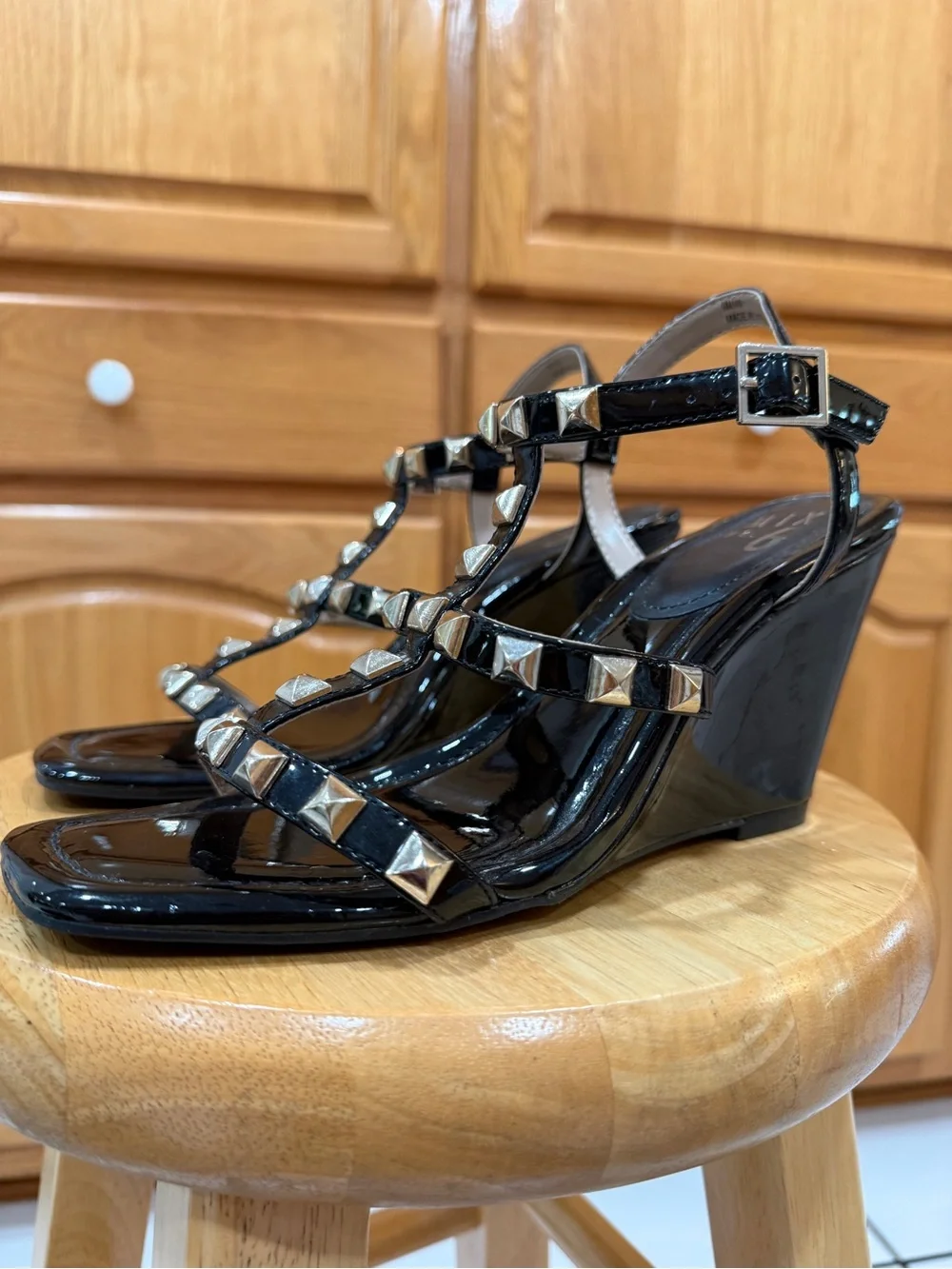 Mix No. 6 Noreen Black Patent Gold Studded Wedge Sandals 9 Y2K